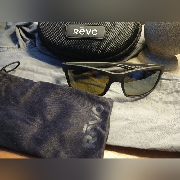 Revo - Picture 2 of 12